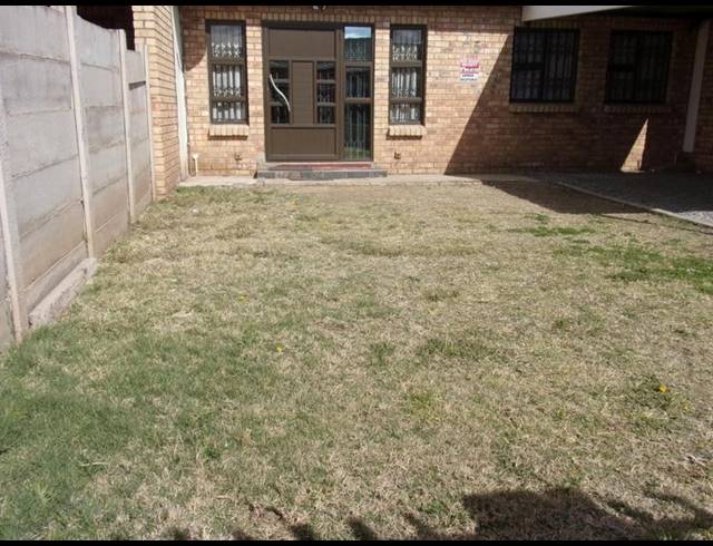 2 BEDROOM TOWNHOUSE FOR SALE IN WESTBOURNE